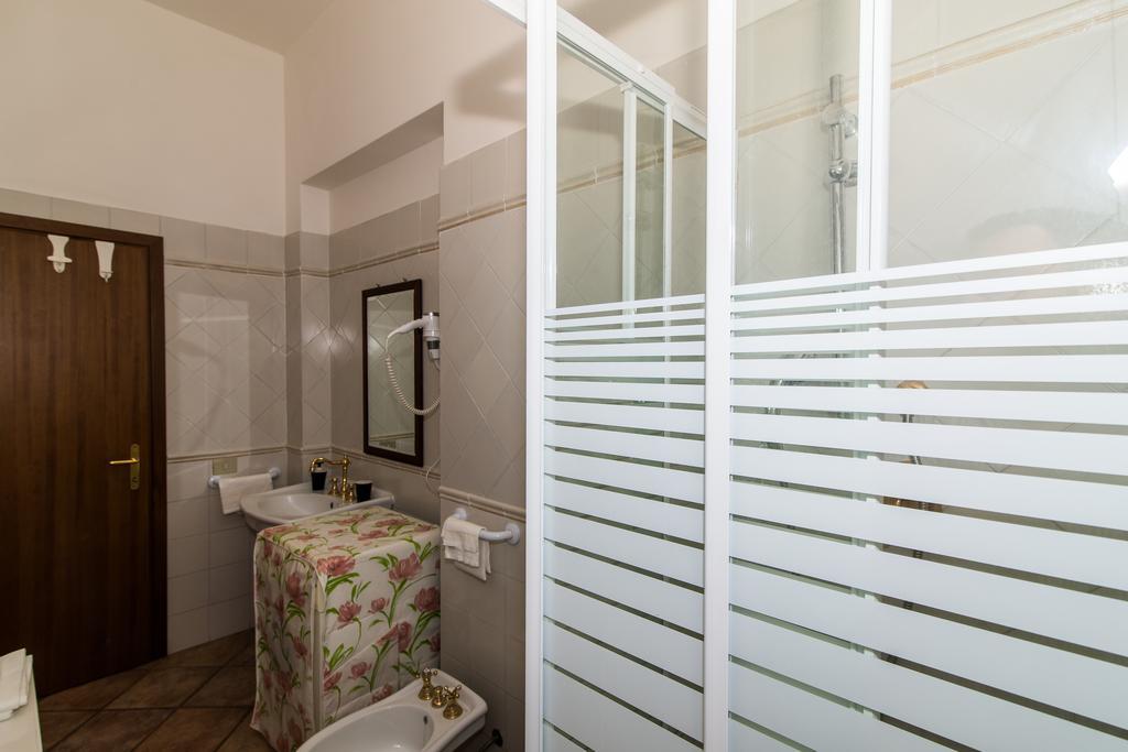 B&B Millennium Ladispoli Rum bild
